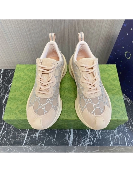 FashionStatement,GUCCI,IconicStyle,ItalianCraftsmanship,LuxuryFootwear,SNEAKER