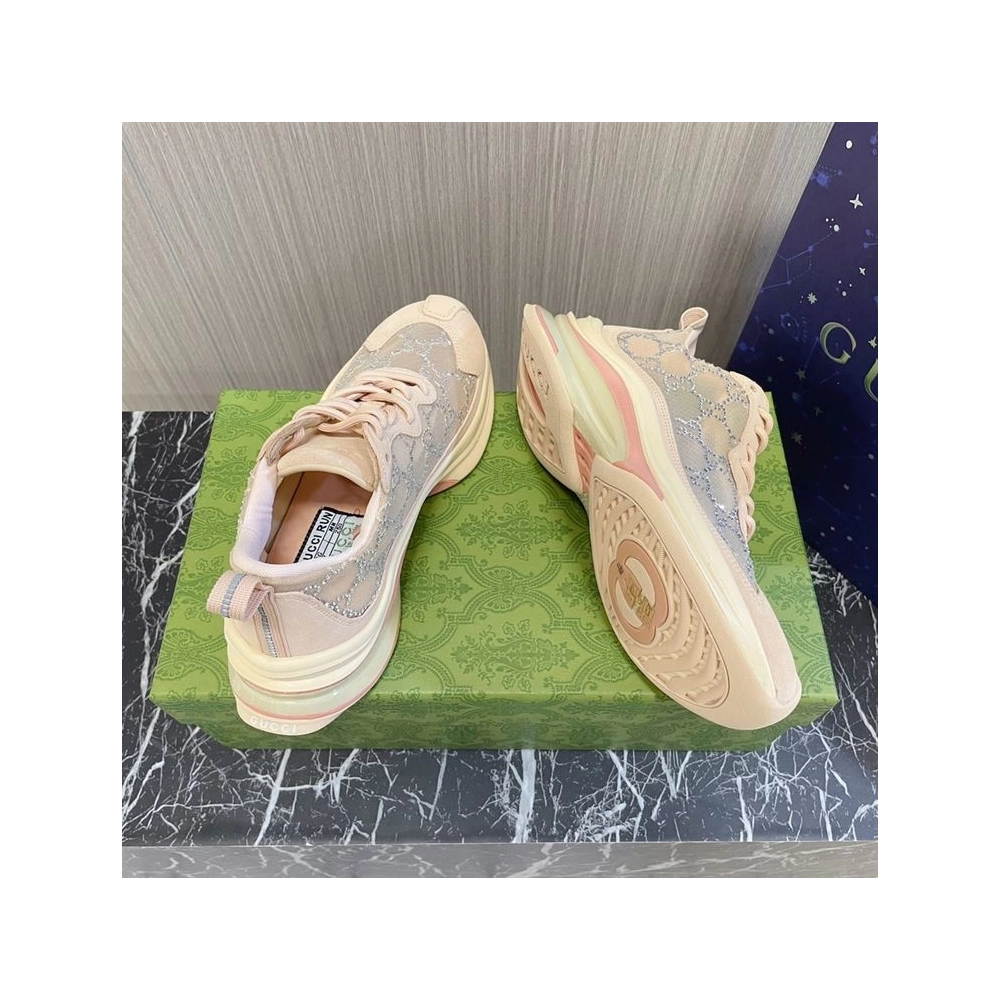 FashionStatement,GUCCI,IconicStyle,ItalianCraftsmanship,LuxuryFootwear,SNEAKER