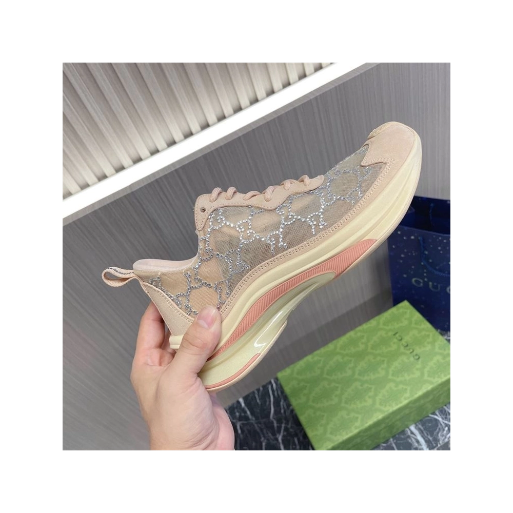 FashionStatement,GUCCI,IconicStyle,ItalianCraftsmanship,LuxuryFootwear,SNEAKER