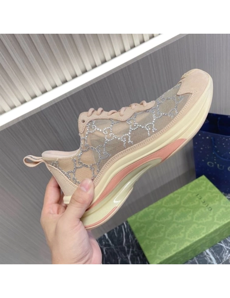 FashionStatement,GUCCI,IconicStyle,ItalianCraftsmanship,LuxuryFootwear,SNEAKER