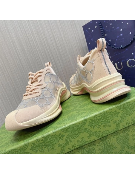 FashionStatement,GUCCI,IconicStyle,ItalianCraftsmanship,LuxuryFootwear,SNEAKER