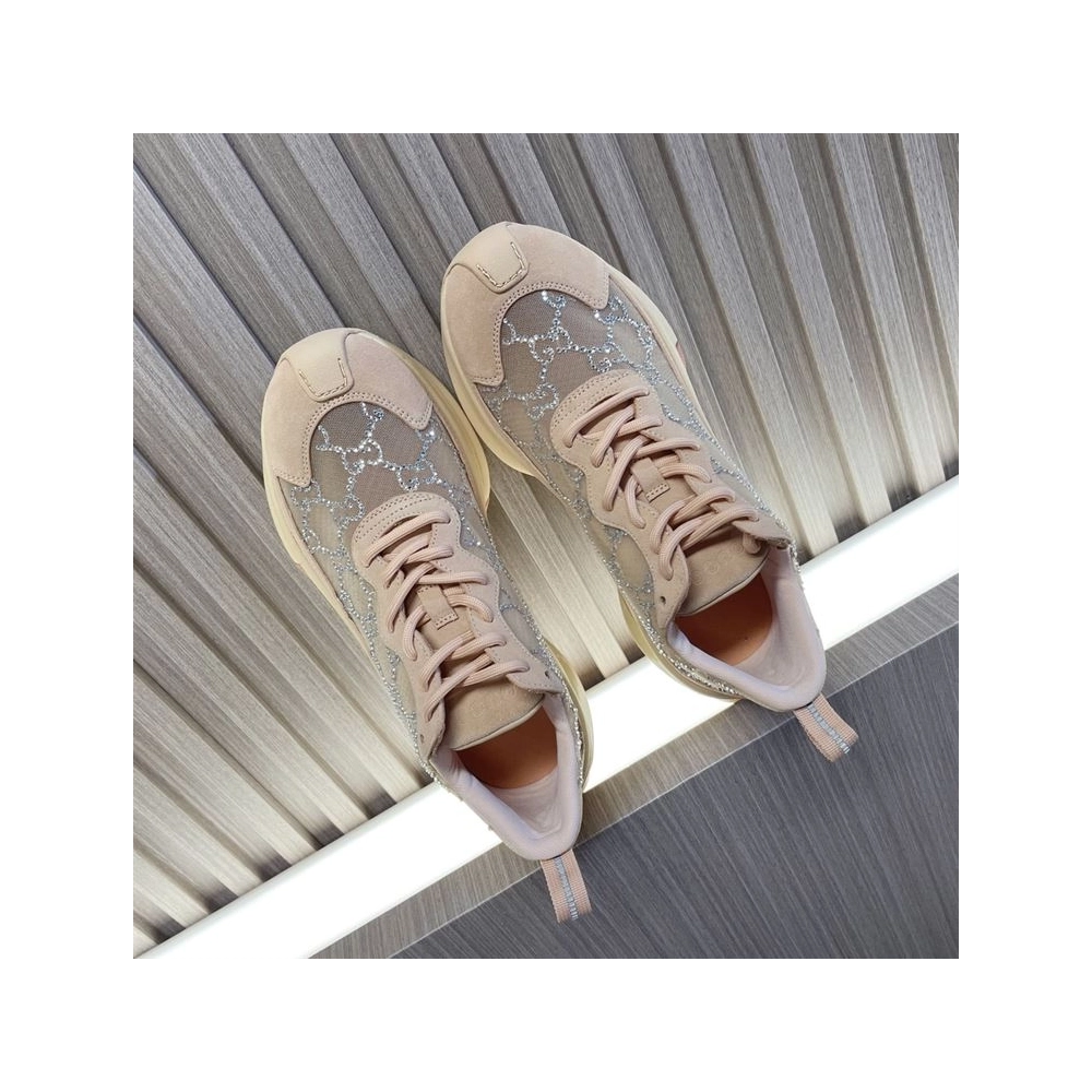 FashionStatement,GUCCI,IconicStyle,ItalianCraftsmanship,LuxuryFootwear,SNEAKER