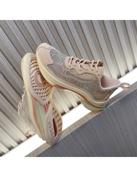 FashionStatement,GUCCI,IconicStyle,ItalianCraftsmanship,LuxuryFootwear,SNEAKER