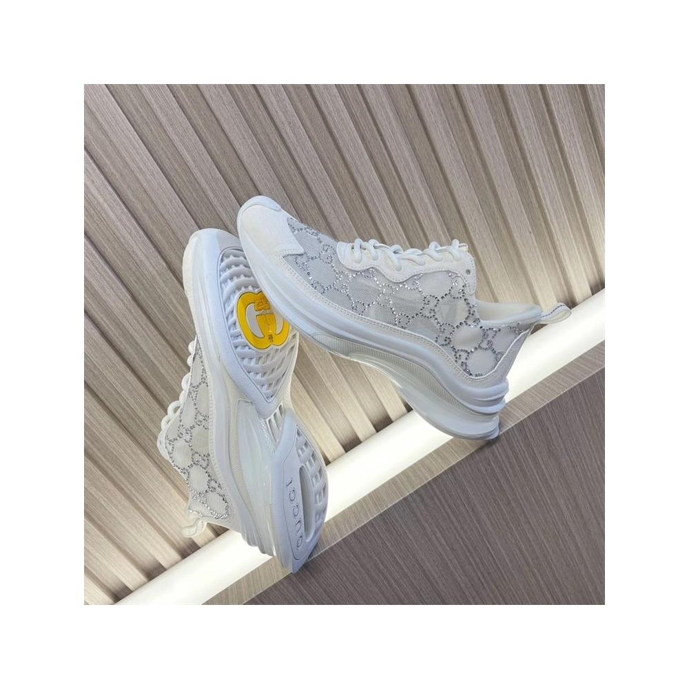 FashionStatement,GUCCI,IconicStyle,ItalianCraftsmanship,LuxuryFootwear,SNEAKER