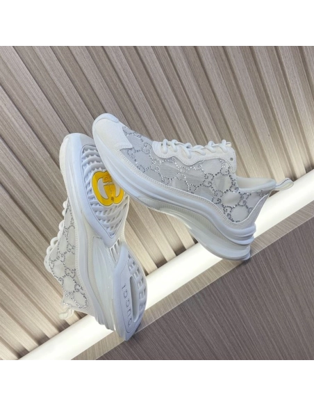 FashionStatement,GUCCI,IconicStyle,ItalianCraftsmanship,LuxuryFootwear,SNEAKER