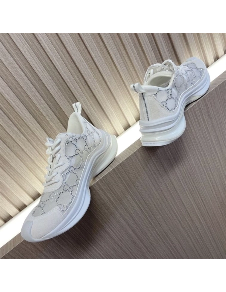 FashionStatement,GUCCI,IconicStyle,ItalianCraftsmanship,LuxuryFootwear,SNEAKER