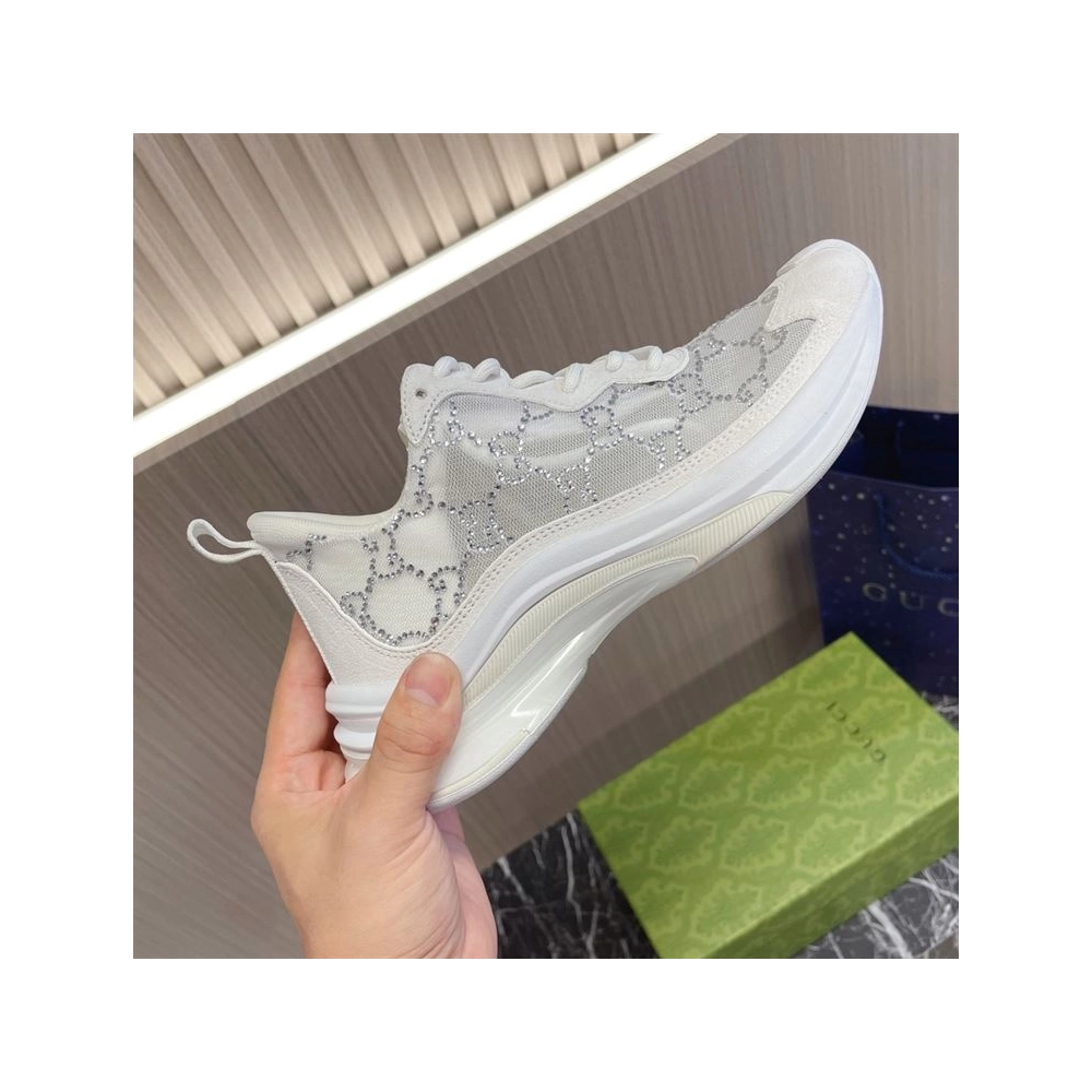 FashionStatement,GUCCI,IconicStyle,ItalianCraftsmanship,LuxuryFootwear,SNEAKER