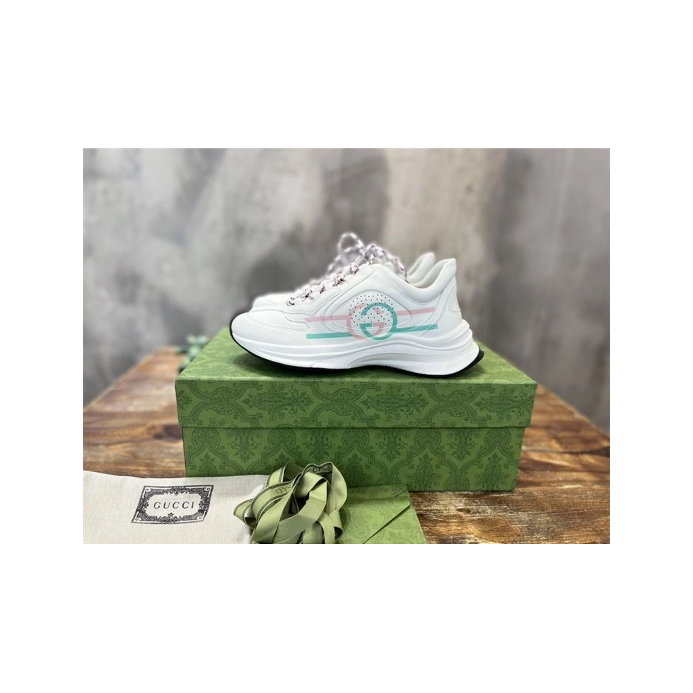 FashionStatement,GUCCI,IconicStyle,ItalianCraftsmanship,LuxuryFootwear,SNEAKER