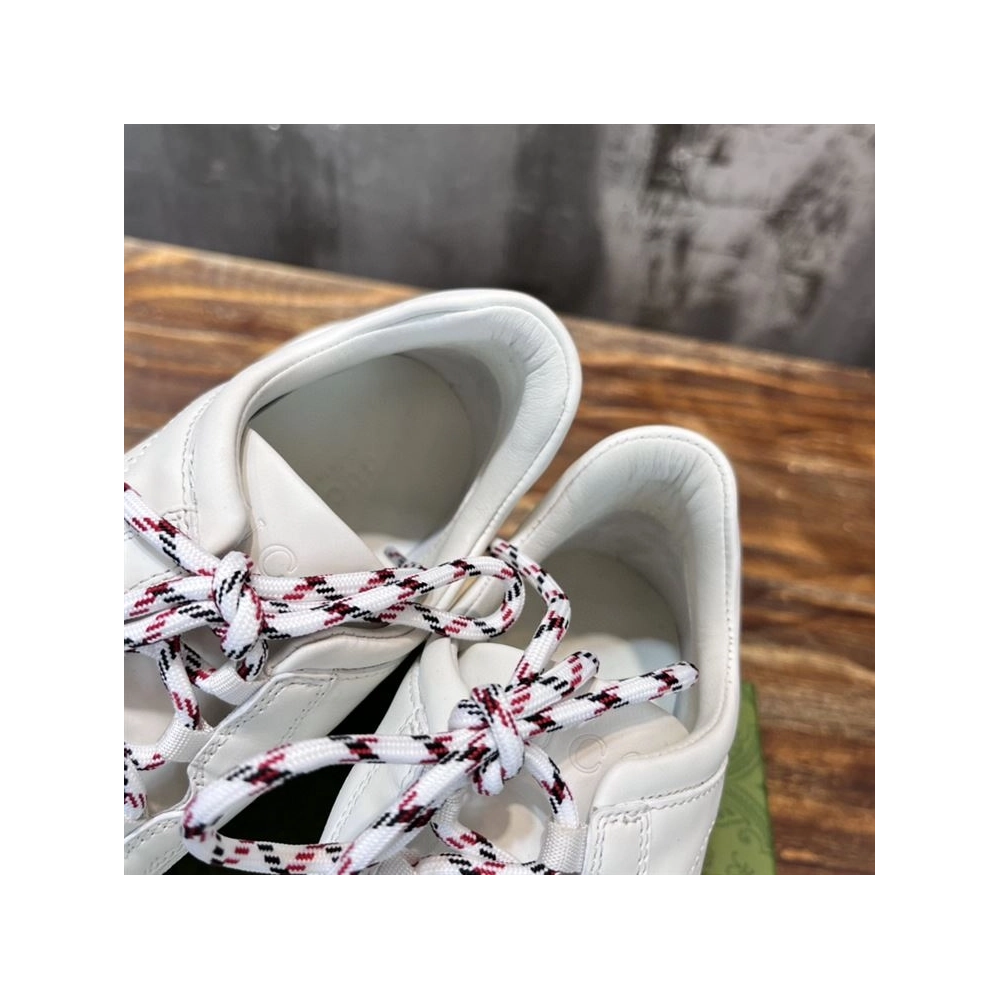 FashionStatement,GUCCI,IconicStyle,ItalianCraftsmanship,LuxuryFootwear,SNEAKER