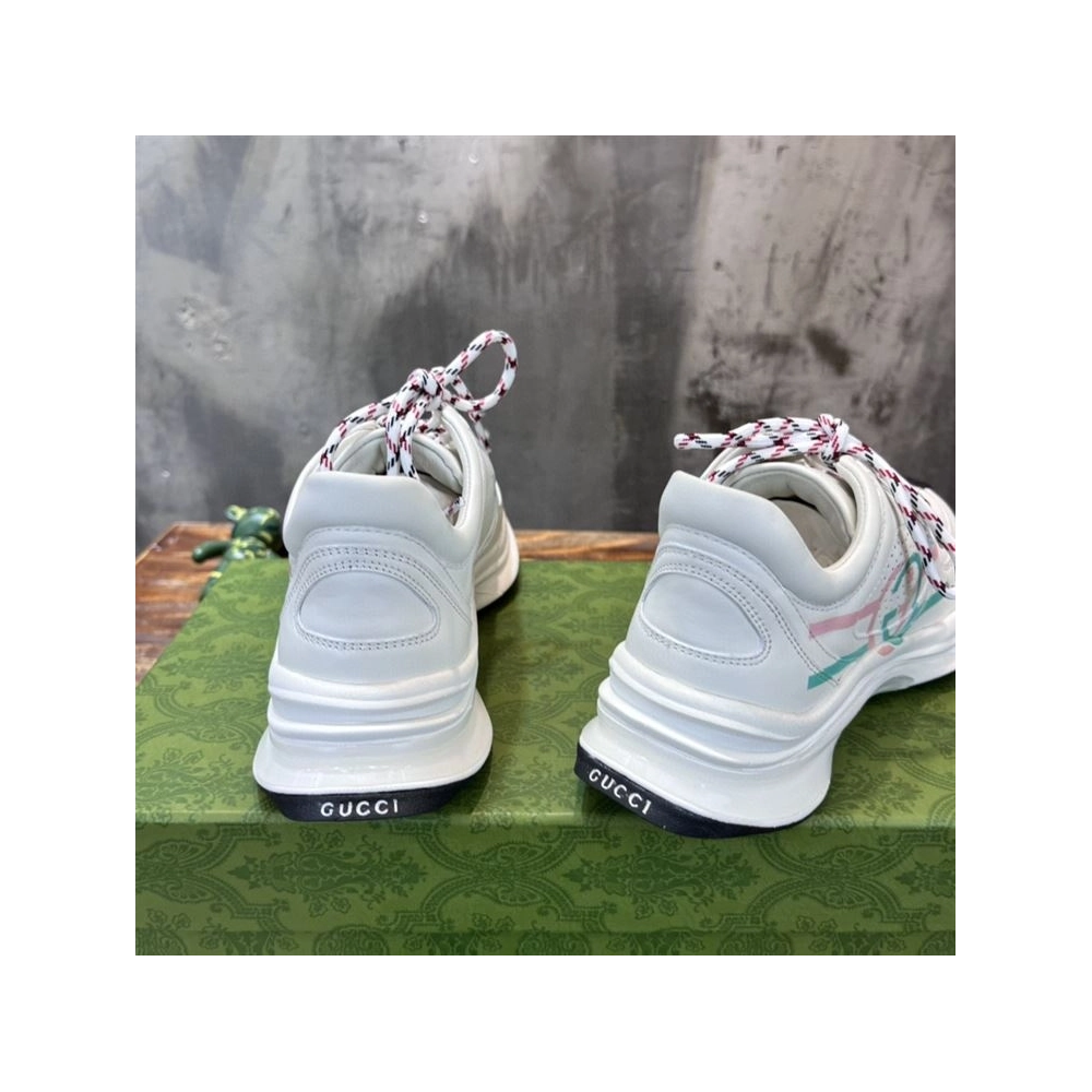 FashionStatement,GUCCI,IconicStyle,ItalianCraftsmanship,LuxuryFootwear,SNEAKER