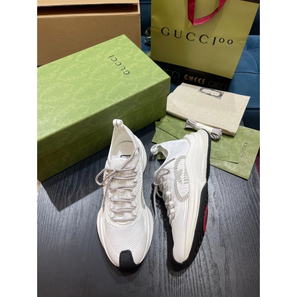 FashionStatement,GUCCI,IconicStyle,ItalianCraftsmanship,LuxuryFootwear,SNEAKER