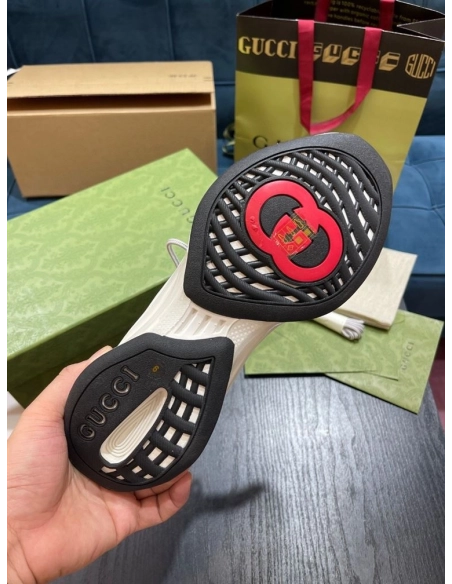 FashionStatement,GUCCI,IconicStyle,ItalianCraftsmanship,LuxuryFootwear,SNEAKER