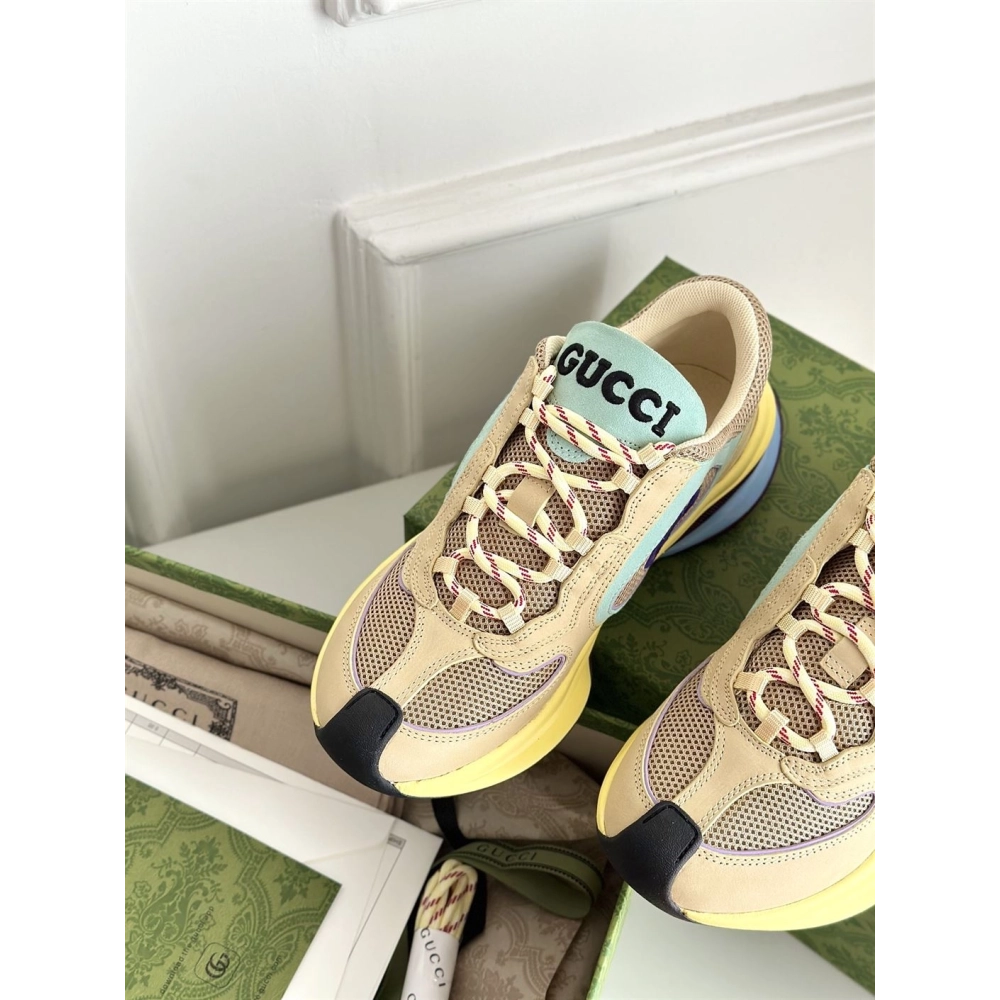 FashionStatement,GUCCI,IconicStyle,ItalianCraftsmanship,LuxuryFootwear,SNEAKER