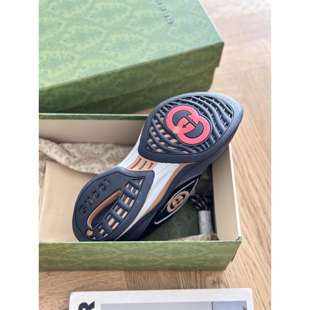 FashionStatement,GUCCI,IconicStyle,ItalianCraftsmanship,LuxuryFootwear,SNEAKER