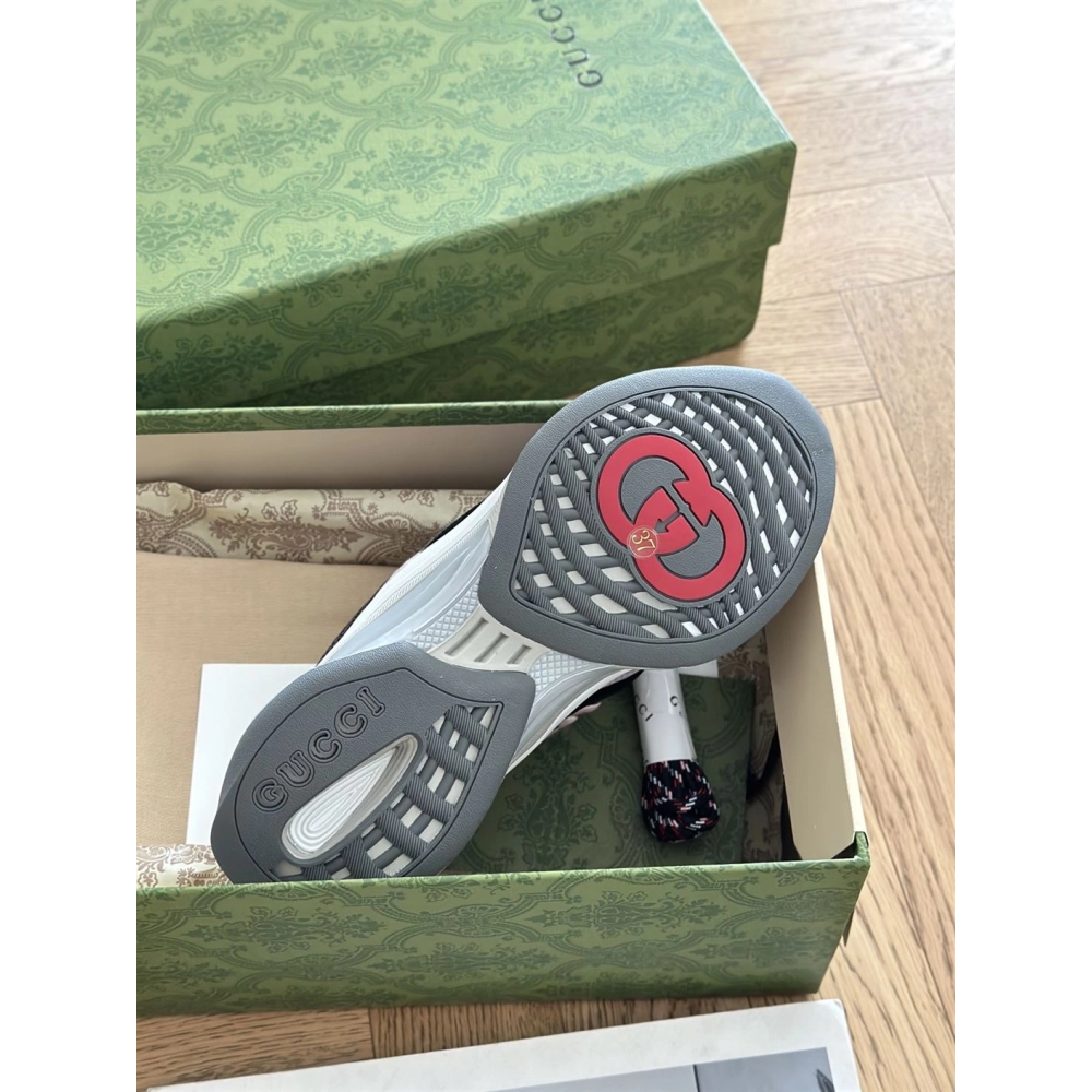 FashionStatement,GUCCI,IconicStyle,ItalianCraftsmanship,LuxuryFootwear,SNEAKER