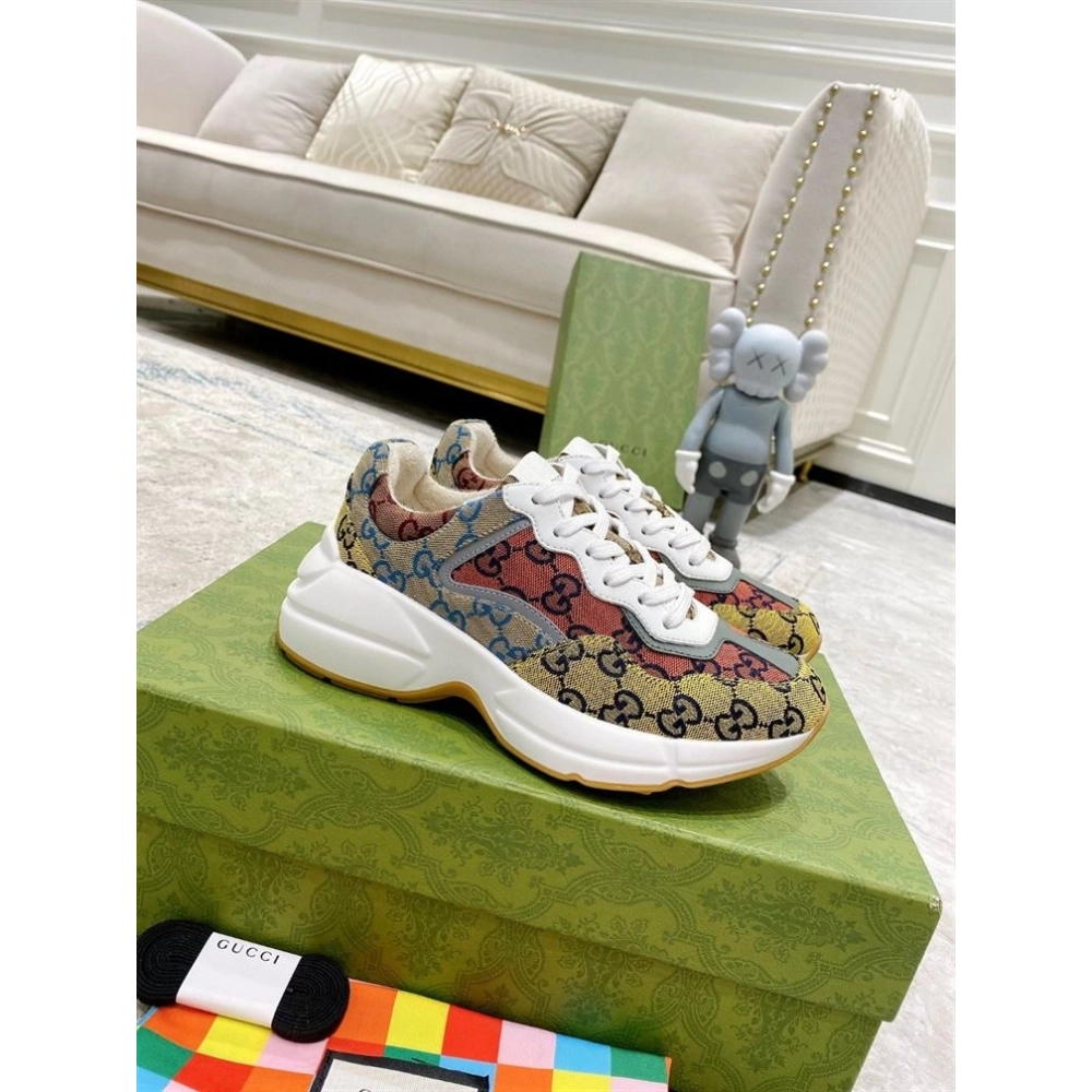 FashionStatement,GUCCI,IconicStyle,ItalianCraftsmanship,LuxuryFootwear,SNEAKER
