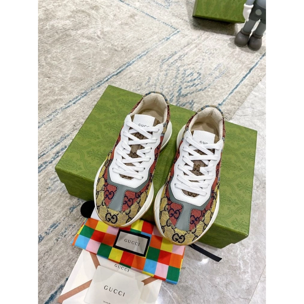 FashionStatement,GUCCI,IconicStyle,ItalianCraftsmanship,LuxuryFootwear,SNEAKER