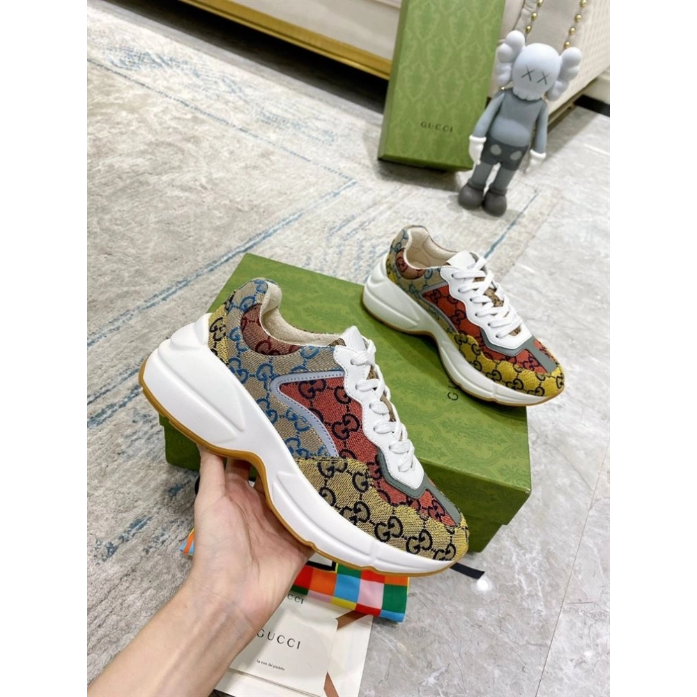 FashionStatement,GUCCI,IconicStyle,ItalianCraftsmanship,LuxuryFootwear,SNEAKER