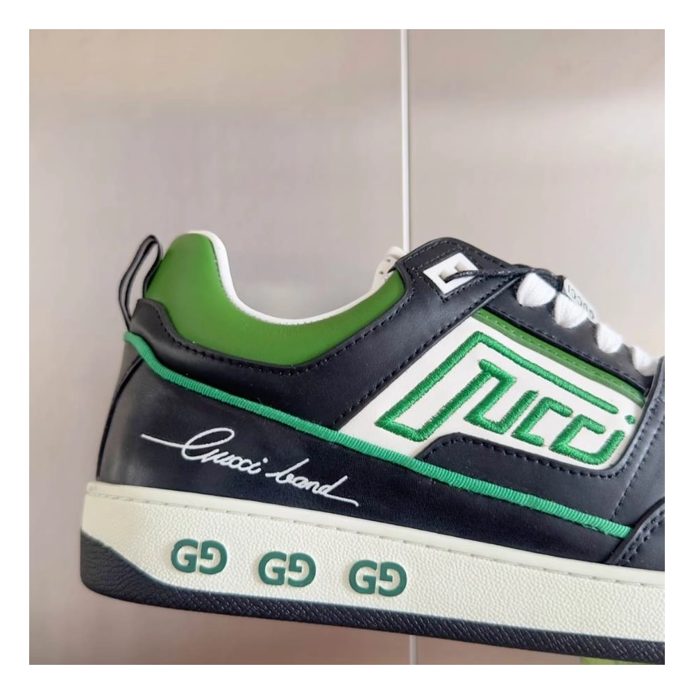 FashionStatement,GUCCI,IconicStyle,ItalianCraftsmanship,LuxuryFootwear,SNEAKER