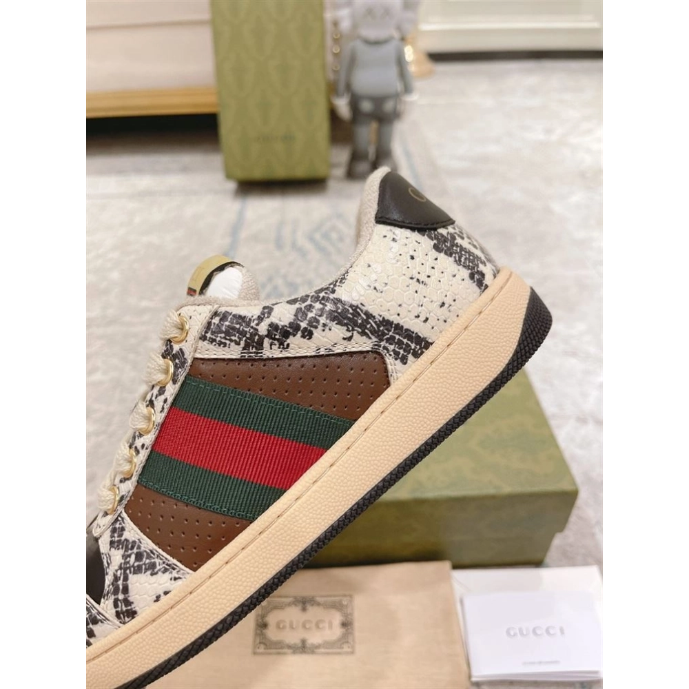 FashionStatement,GUCCI,IconicStyle,ItalianCraftsmanship,LuxuryFootwear,SNEAKER