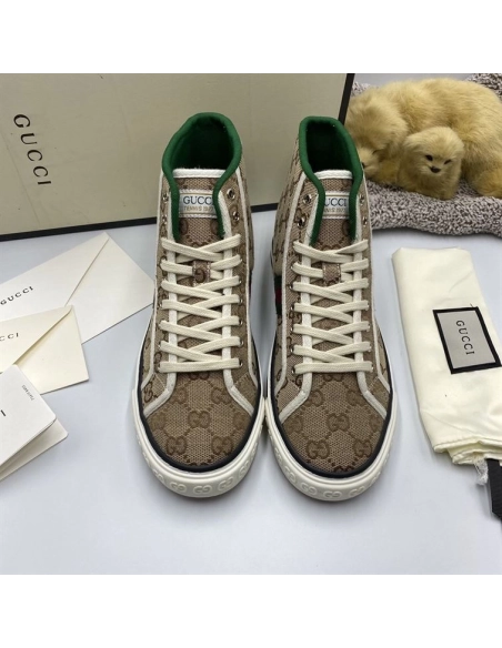 GUCCI,IconicStyle,LuxuryFootwear,SNEAKER