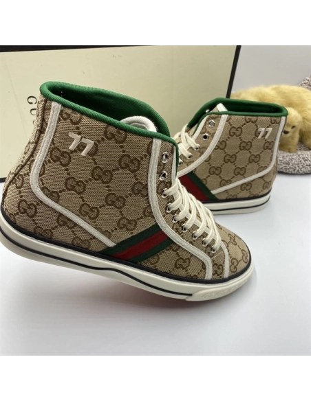GUCCI,IconicStyle,LuxuryFootwear,SNEAKER