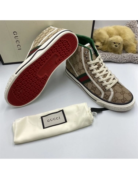 GUCCI,IconicStyle,LuxuryFootwear,SNEAKER
