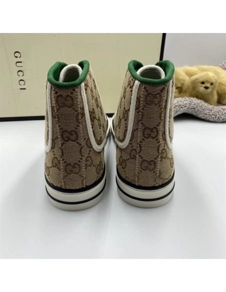 GUCCI,IconicStyle,LuxuryFootwear,SNEAKER