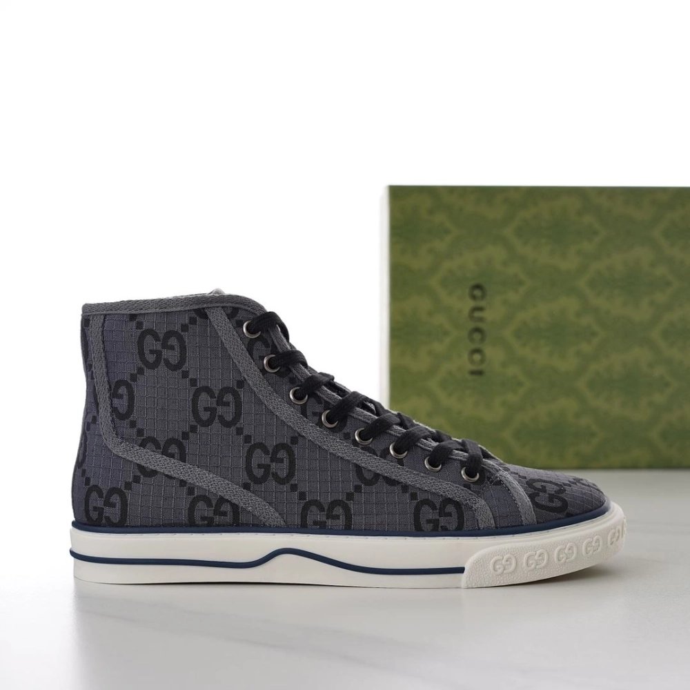 FashionStatement,GUCCI,IconicStyle,ItalianCraftsmanship,LuxuryFootwear,SNEAKER