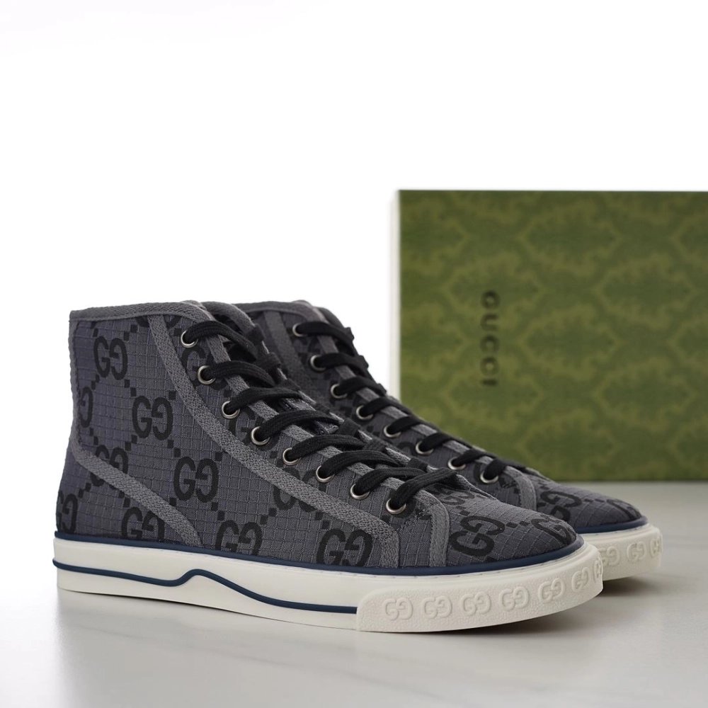 FashionStatement,GUCCI,IconicStyle,ItalianCraftsmanship,LuxuryFootwear,SNEAKER