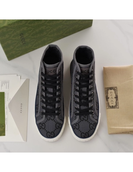 FashionStatement,GUCCI,IconicStyle,ItalianCraftsmanship,LuxuryFootwear,SNEAKER