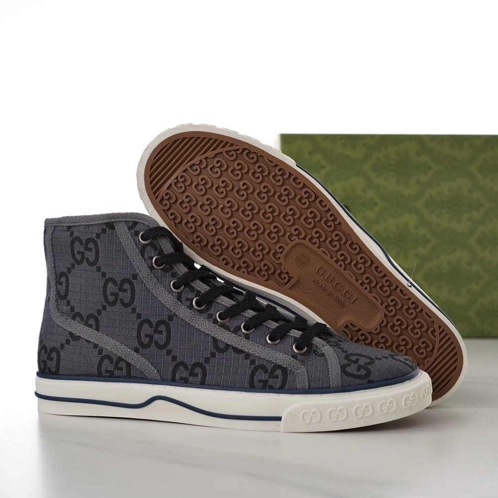 FashionStatement,GUCCI,IconicStyle,ItalianCraftsmanship,LuxuryFootwear,SNEAKER