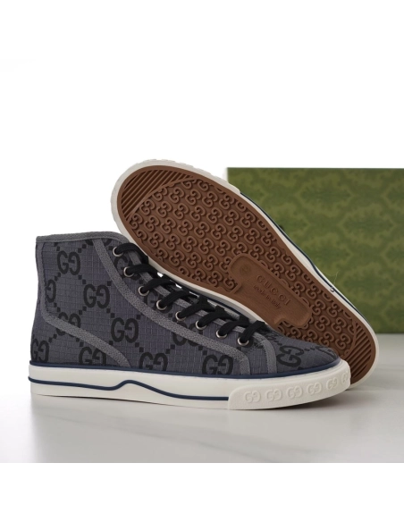 FashionStatement,GUCCI,IconicStyle,ItalianCraftsmanship,LuxuryFootwear,SNEAKER