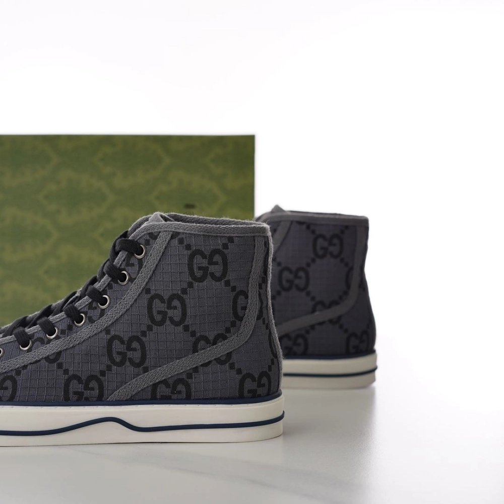 FashionStatement,GUCCI,IconicStyle,ItalianCraftsmanship,LuxuryFootwear,SNEAKER