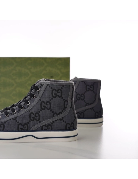 FashionStatement,GUCCI,IconicStyle,ItalianCraftsmanship,LuxuryFootwear,SNEAKER