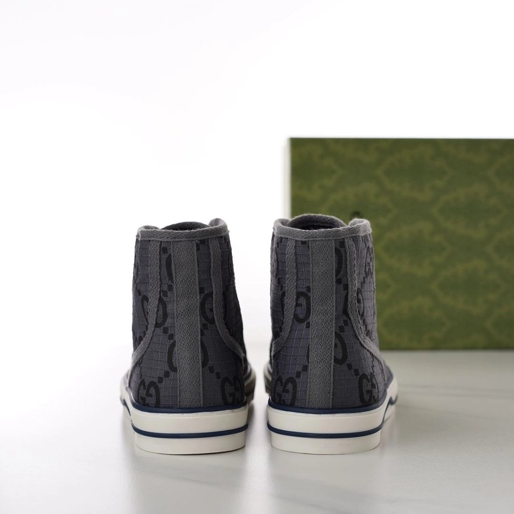 FashionStatement,GUCCI,IconicStyle,ItalianCraftsmanship,LuxuryFootwear,SNEAKER