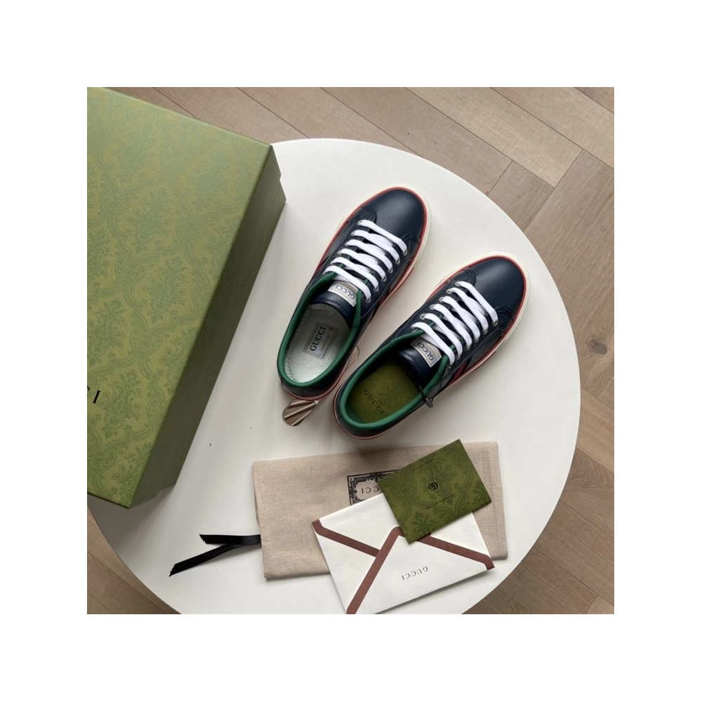 GUCCI,IconicStyle,ItalianCraftsmanship,LOW-TOP,LuxuryFootwear,SNEAKER