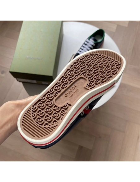 GUCCI,IconicStyle,ItalianCraftsmanship,LOW-TOP,LuxuryFootwear,SNEAKER