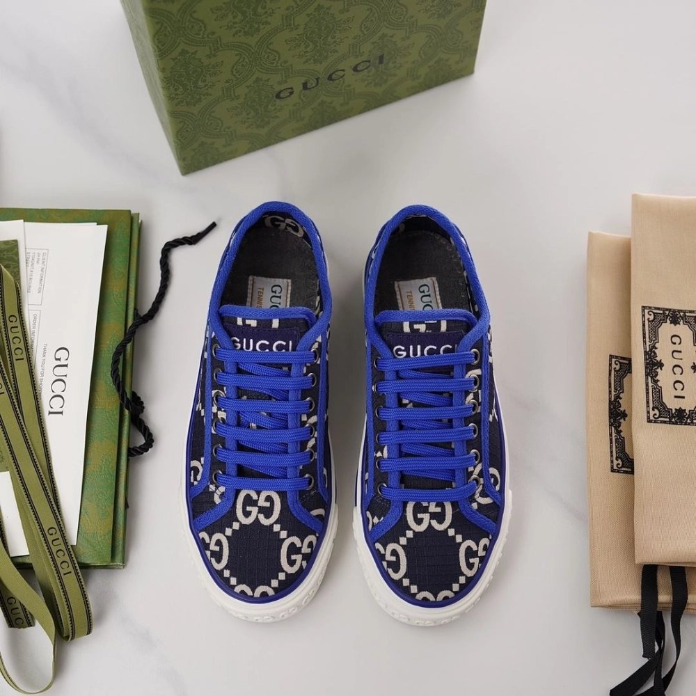 GUCCI,IconicStyle,ItalianCraftsmanship,LOW-TOP,LuxuryFootwear,SNEAKER