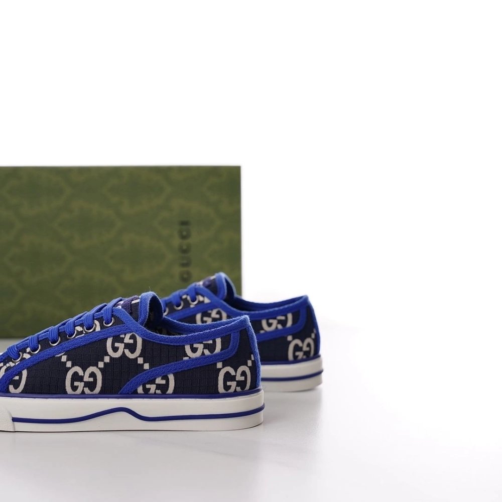 GUCCI,IconicStyle,ItalianCraftsmanship,LOW-TOP,LuxuryFootwear,SNEAKER