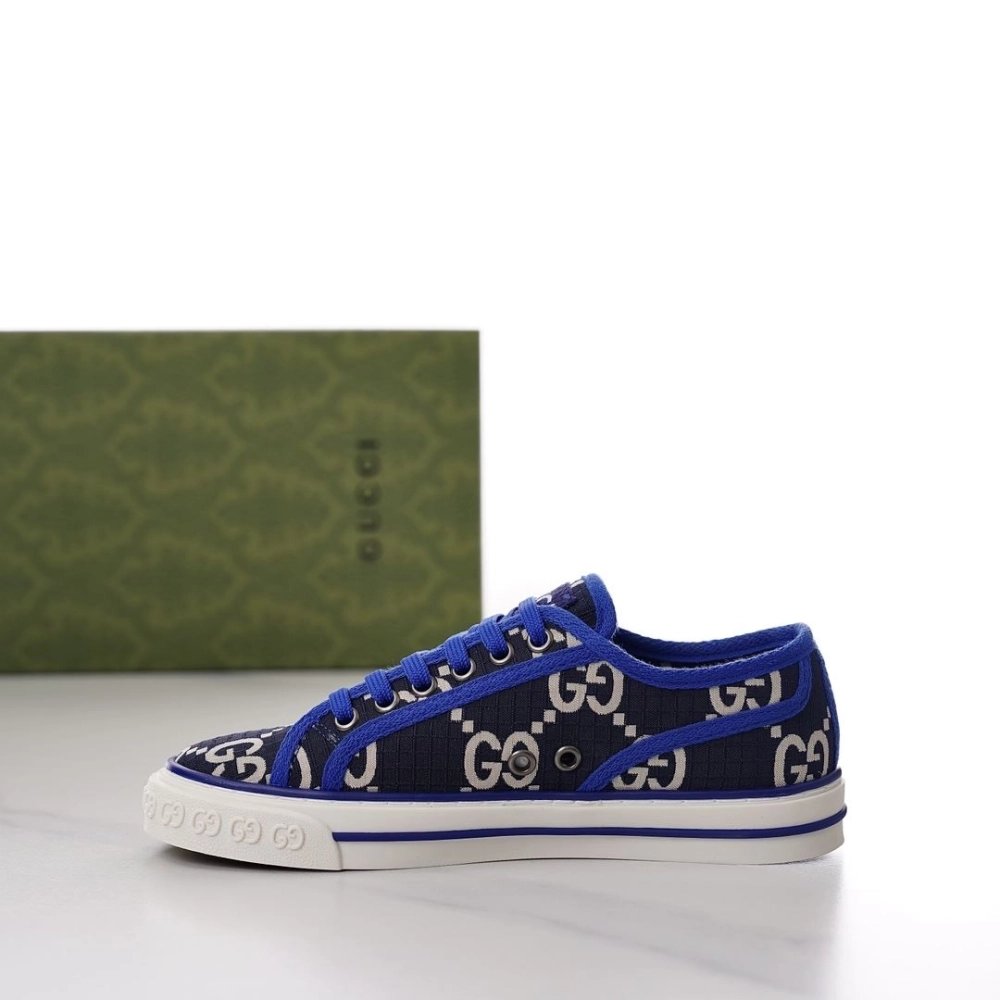 GUCCI,IconicStyle,ItalianCraftsmanship,LOW-TOP,LuxuryFootwear,SNEAKER