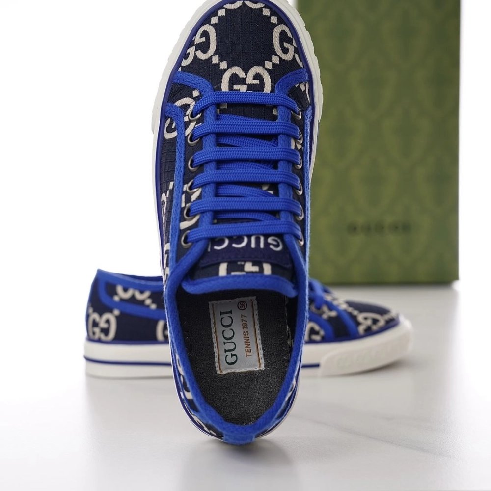 GUCCI,IconicStyle,ItalianCraftsmanship,LOW-TOP,LuxuryFootwear,SNEAKER