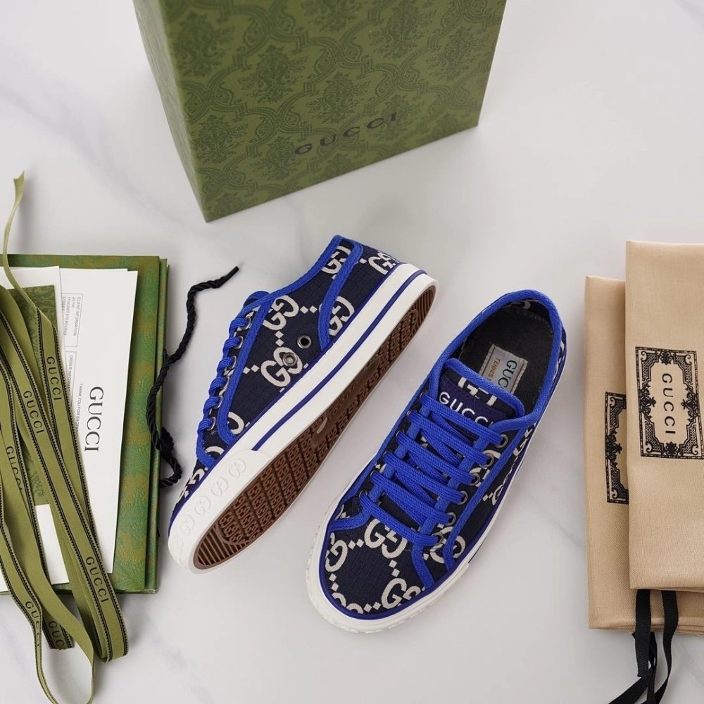 GUCCI,IconicStyle,ItalianCraftsmanship,LOW-TOP,LuxuryFootwear,SNEAKER