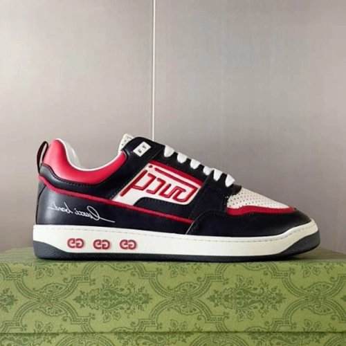 FashionStatement,GUCCI,IconicStyle,ItalianCraftsmanship,LuxuryFootwear,SNEAKER