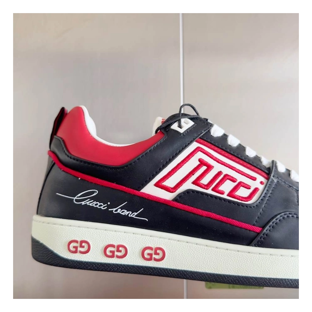 FashionStatement,GUCCI,IconicStyle,ItalianCraftsmanship,LuxuryFootwear,SNEAKER