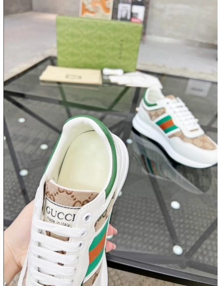 FashionStatement,GUCCI,IconicStyle,ItalianCraftsmanship,LuxuryFootwear,SNEAKER