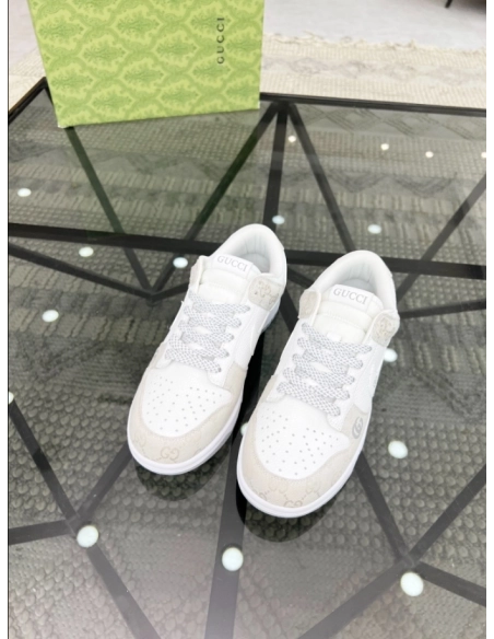 FashionStatement,GUCCI,IconicStyle,ItalianCraftsmanship,LuxuryFootwear,SNEAKER