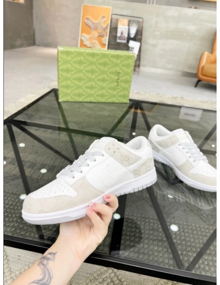 FashionStatement,GUCCI,IconicStyle,ItalianCraftsmanship,LuxuryFootwear,SNEAKER