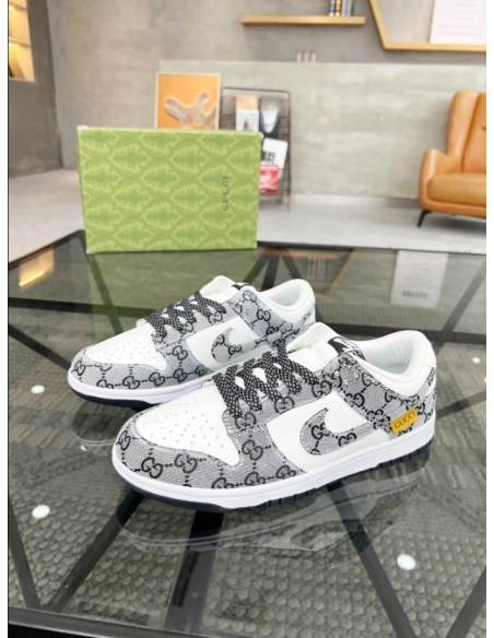 FashionStatement,GUCCI,IconicStyle,ItalianCraftsmanship,LuxuryFootwear,SNEAKER