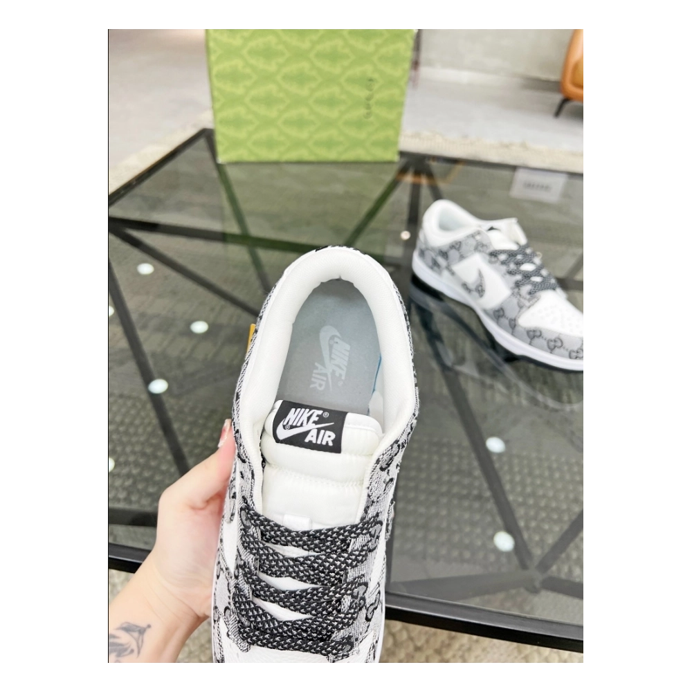 FashionStatement,GUCCI,IconicStyle,ItalianCraftsmanship,LuxuryFootwear,SNEAKER